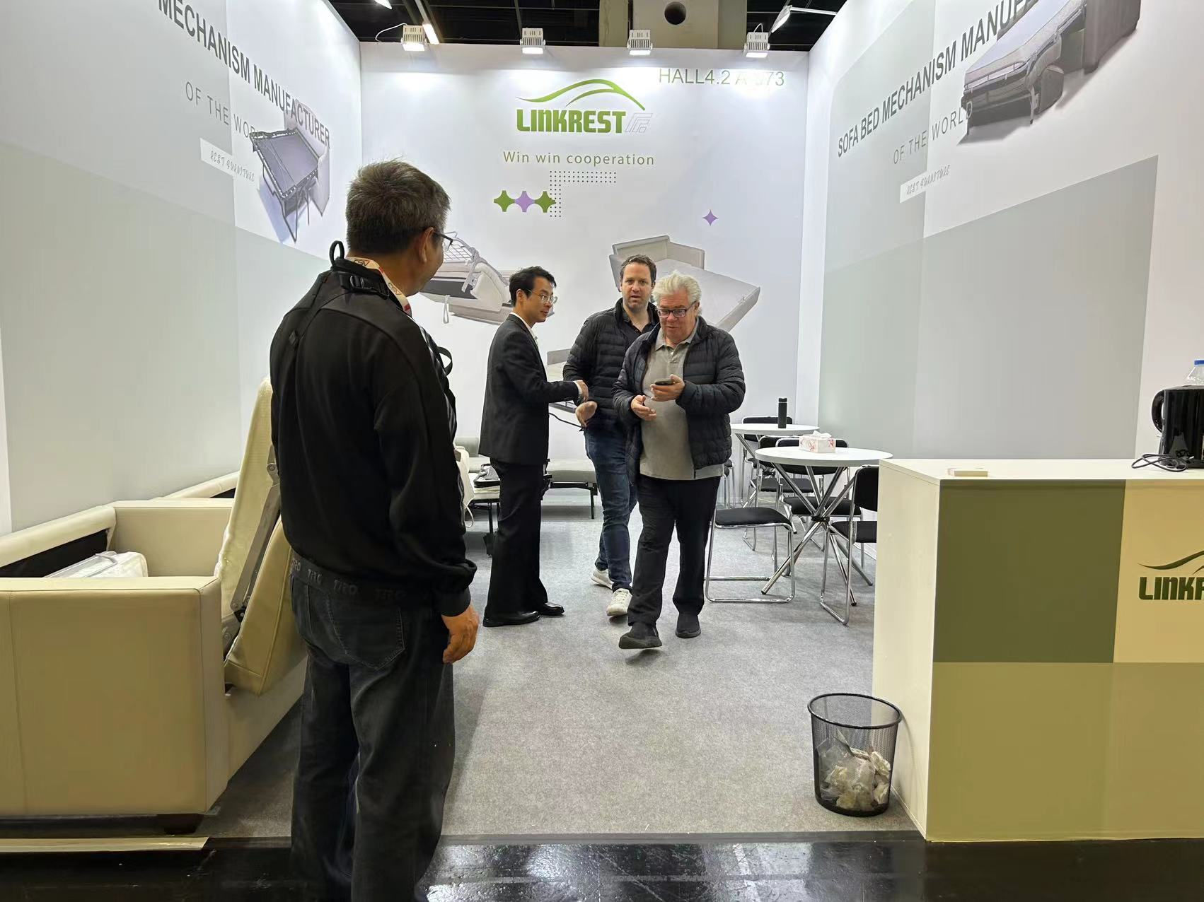 A Feira de Woodworking International de Colônia terminou com sucesso, e o estande Linkrest era muito popular.